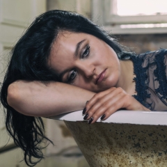 Betty-Boop-in-der-Badewanne-im-Lost-Place