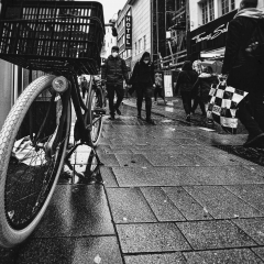 Regen in der Kölner Fussgängerzone