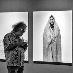 Nachrichten checken in der Fotogalerie
